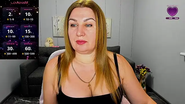 Snapshot of Lili_Crossi chatting on 02.12.25 Lili Crossi online show from 02.12.25