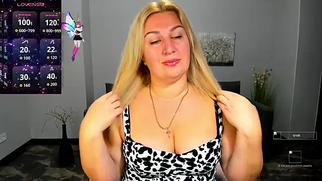 Snapshot of Lili_Crossi chatting on 09.10.25 Lili Crossi online show from 09.10.25