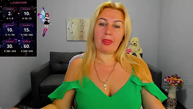 Snapshot of Lili_Crossi chatting on 09.16.25 Lili Crossi online show from 09.16.25