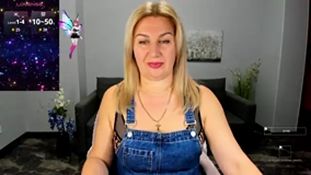 Snapshot of Lili_Crossi chatting on 10.16.25 Lili Crossi online show from 10.16.25