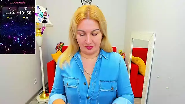 Snapshot of Lili_Crossi chatting on 11.03.25 Lili Crossi online show from 11.03.25