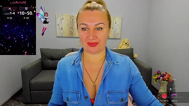 Snapshot of Lili_Crossi chatting on 11.05.25 Lili Crossi online show from 11.05.25