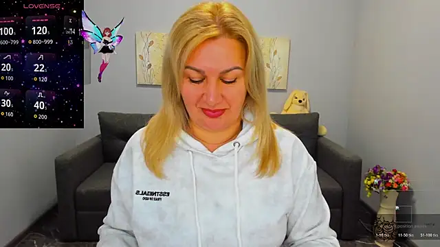 Snapshot of Lili_Crossi chatting on 11.07.25 Lili Crossi online show from 11.07.25