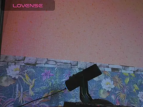 Chloe strip online show from 10.20.25