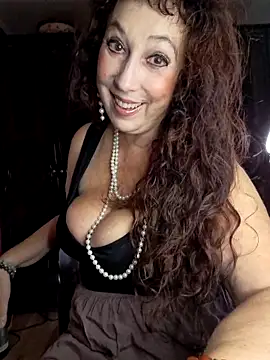 Snapshot of GypsyEsmeralda chatting on 10.05.25 GypsyEsmeralda online show from 10.05.25