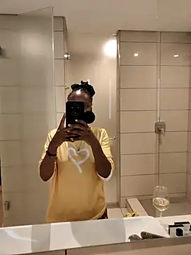 FreakySag 8888 online show from 12.20.25