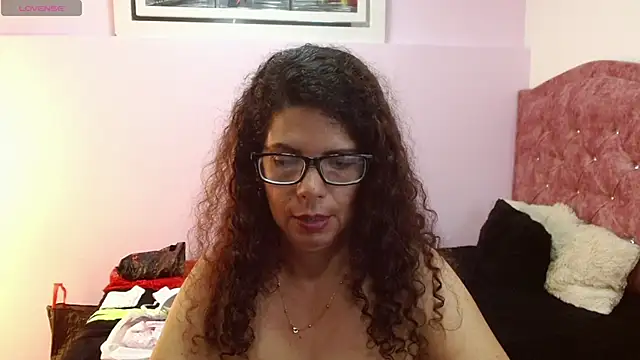 Snapshot of sila_bolum chatting on 01.10.25 sila bolum online show from 01.10.25