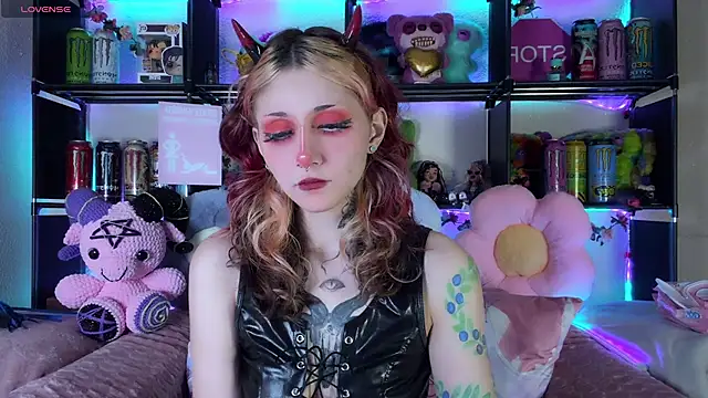 Snapshot of _Devill_Baby chatting on 06.05.26 Devill Baby online show from 06.05.26