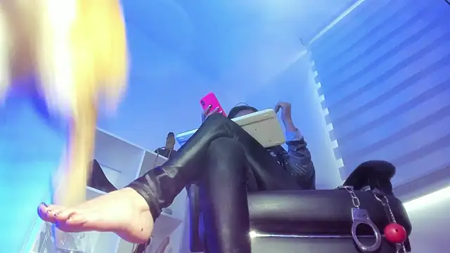 charlotte joliedart online show from 10.15.25