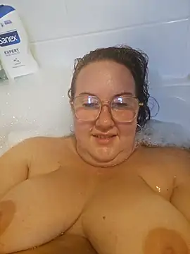 Snapshot of Bekahblows chatting on 10.08.25 Bekahblows online show from 10.08.25