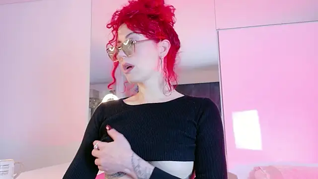 Borbala Iggy online show from 10.18.25