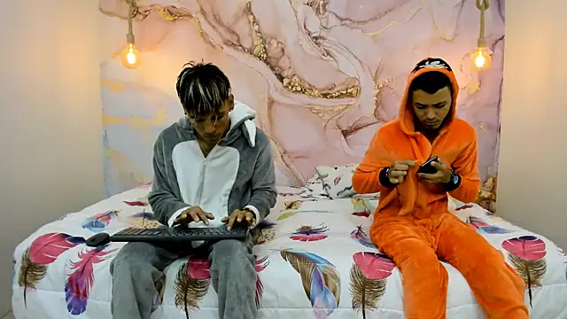 Snapshot of StrawwBoys chatting on 12.10.24 StrawwBoys online show from 12.10.24