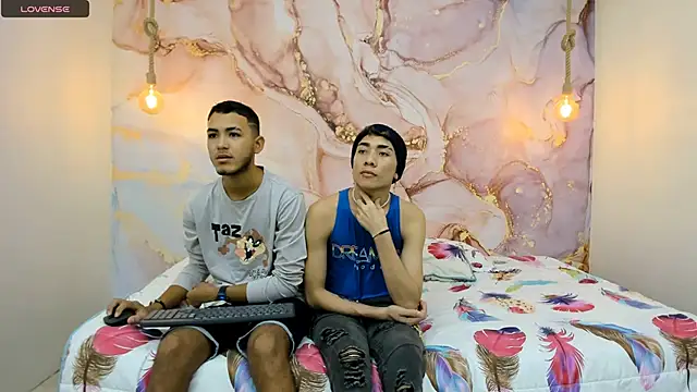 Snapshot of StrawwBoys chatting on 12.11.24 StrawwBoys online show from 12.11.24