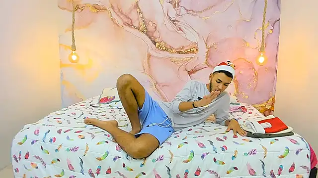 Snapshot of StrawwBoys chatting on 12.16.24 StrawwBoys online show from 12.16.24