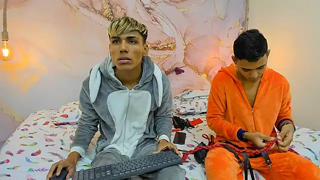 Snapshot of StrawwBoys chatting on 12.19.24 StrawwBoys online show from 12.19.24