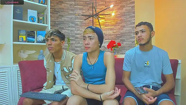 Snapshot of StrawwBoys chatting on 01.14.25 StrawwBoys online show from 01.14.25