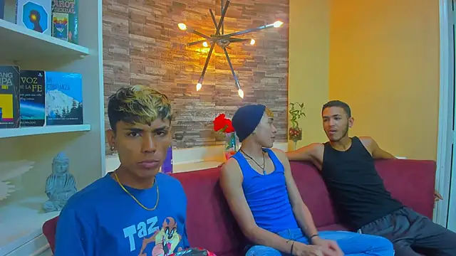 Snapshot of StrawwBoys chatting on 01.17.25 StrawwBoys online show from 01.17.25