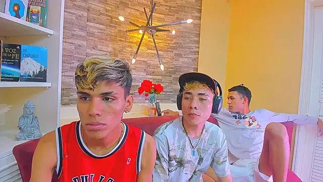 Snapshot of StrawwBoys chatting on 01.20.25 StrawwBoys online show from 01.20.25