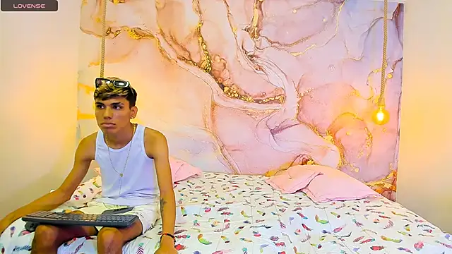 Snapshot of StrawwBoys chatting on 01.21.25 StrawwBoys online show from 01.21.25