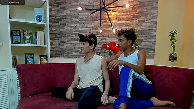 Snapshot of StrawwBoys chatting on 03.19.25 StrawwBoys online show from 03.19.25