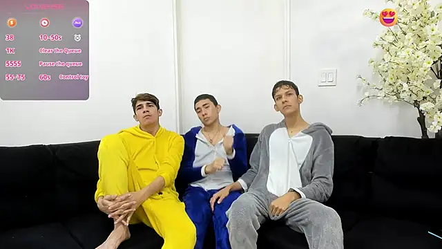 Snapshot of StrawwBoys chatting on 10.07.25 StrawwBoys online show from 10.07.25