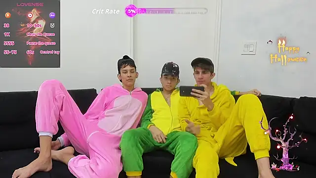 Snapshot of StrawwBoys chatting on 10.17.25 StrawwBoys online show from 10.17.25