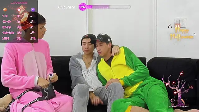 Snapshot of StrawwBoys chatting on 10.25.25 StrawwBoys online show from 10.25.25