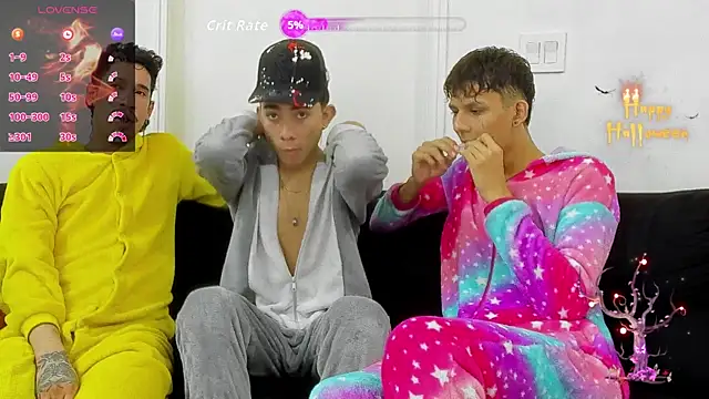 Snapshot of StrawwBoys chatting on 10.30.25 StrawwBoys online show from 10.30.25