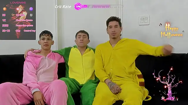 Snapshot of StrawwBoys chatting on 11.02.25 StrawwBoys online show from 11.02.25