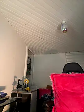 Anily Lovely online show from 09.30.25