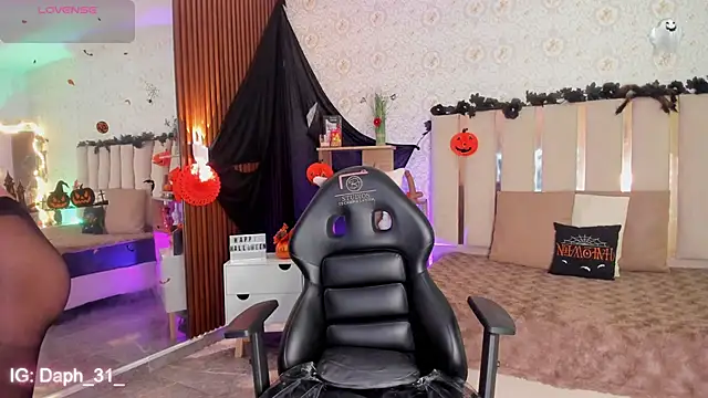 Daphnne tay online show from 10.28.25