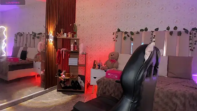 Snapshot of Daphnne_tay chatting on 02.04.26 Daphnne tay online show from 02.04.26