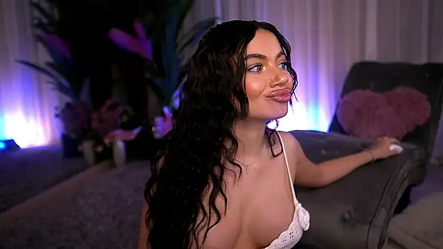 EsmeeLuv online show from 03.17.25