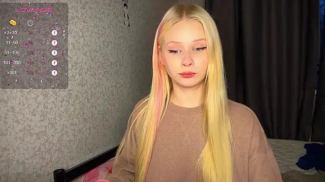 Snapshot of lisa_barbie chatting on 12.08.24 lisa barbie online show from 12.08.24