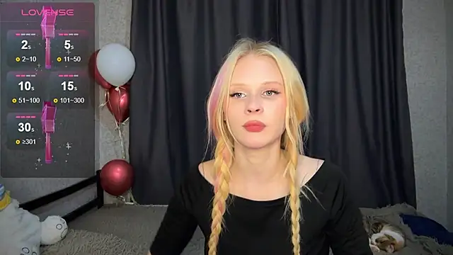 Snapshot of lisa_barbie chatting on 12.13.24 lisa barbie online show from 12.13.24