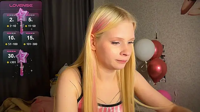 Snapshot of lisa_barbie chatting on 12.14.24 lisa barbie online show from 12.14.24