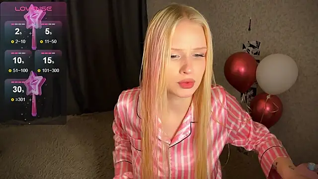 Snapshot of lisa_barbie chatting on 12.19.24 lisa barbie online show from 12.19.24