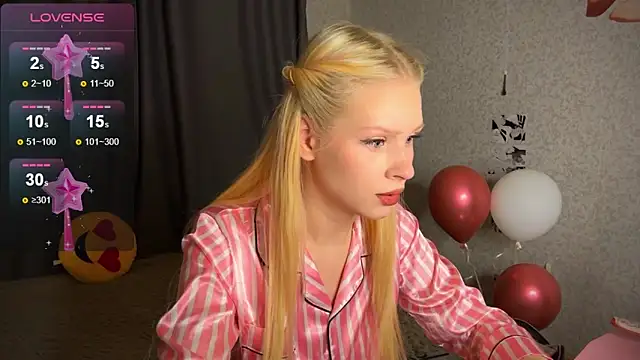 Snapshot of lisa_barbie chatting on 12.20.24 lisa barbie online show from 12.20.24