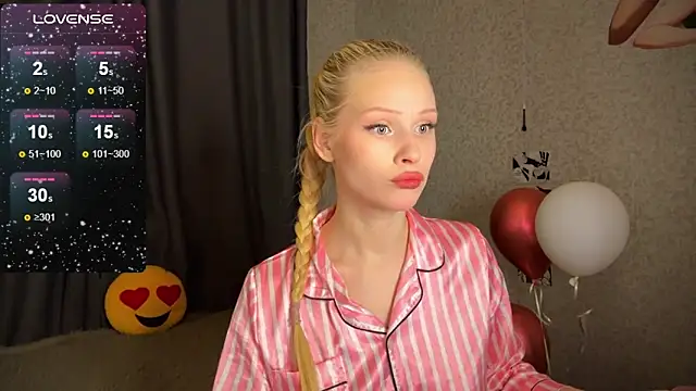 Snapshot of lisa_barbie chatting on 12.21.24 lisa barbie online show from 12.21.24