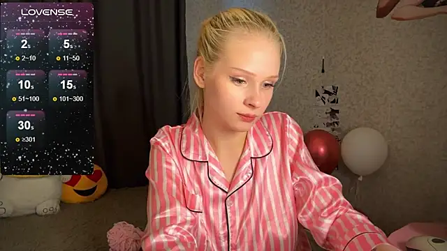 Snapshot of lisa_barbie chatting on 12.21.24 lisa barbie online show from 12.21.24