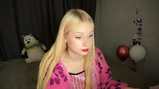 Snapshot of lisa_barbie chatting on 12.23.24 lisa barbie online show from 12.23.24