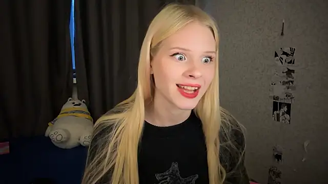 Snapshot of lisa_barbie chatting on 01.08.25 lisa barbie online show from 01.08.25