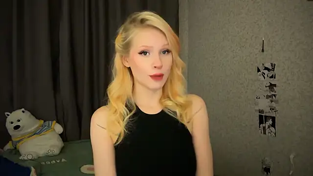 Snapshot of lisa_barbie chatting on 01.20.25 lisa barbie online show from 01.20.25