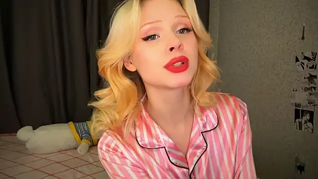 Snapshot of lisa_barbie chatting on 01.22.25 lisa barbie online show from 01.22.25