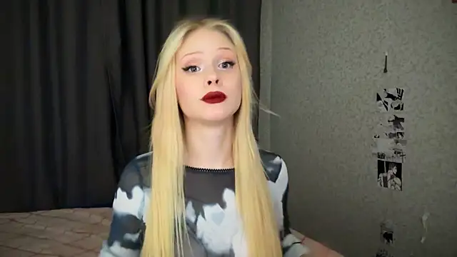 Snapshot of lisa_barbie chatting on 01.25.25 lisa barbie online show from 01.25.25