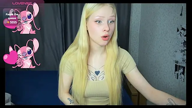 Snapshot of lisa_barbie chatting on 02.11.25 lisa barbie online show from 02.11.25