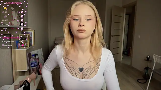 Snapshot of lisa_barbie chatting on 09.14.25 lisa barbie online show from 09.14.25