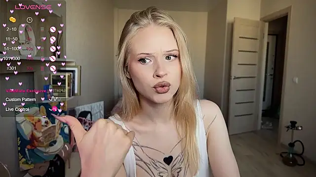 Snapshot of lisa_barbie chatting on 09.19.25 lisa barbie online show from 09.19.25