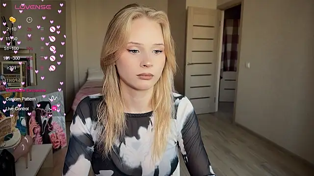 Snapshot of lisa_barbie chatting on 09.21.25 lisa barbie online show from 09.21.25