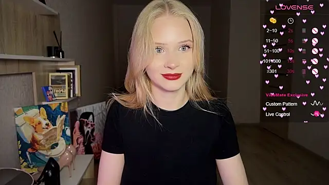 Snapshot of lisa_barbie chatting on 09.24.25 lisa barbie online show from 09.24.25